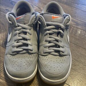 Nike SB Men's Gray and Orange Sneakers DV5464-001 Low Dunk Mens size 11.5